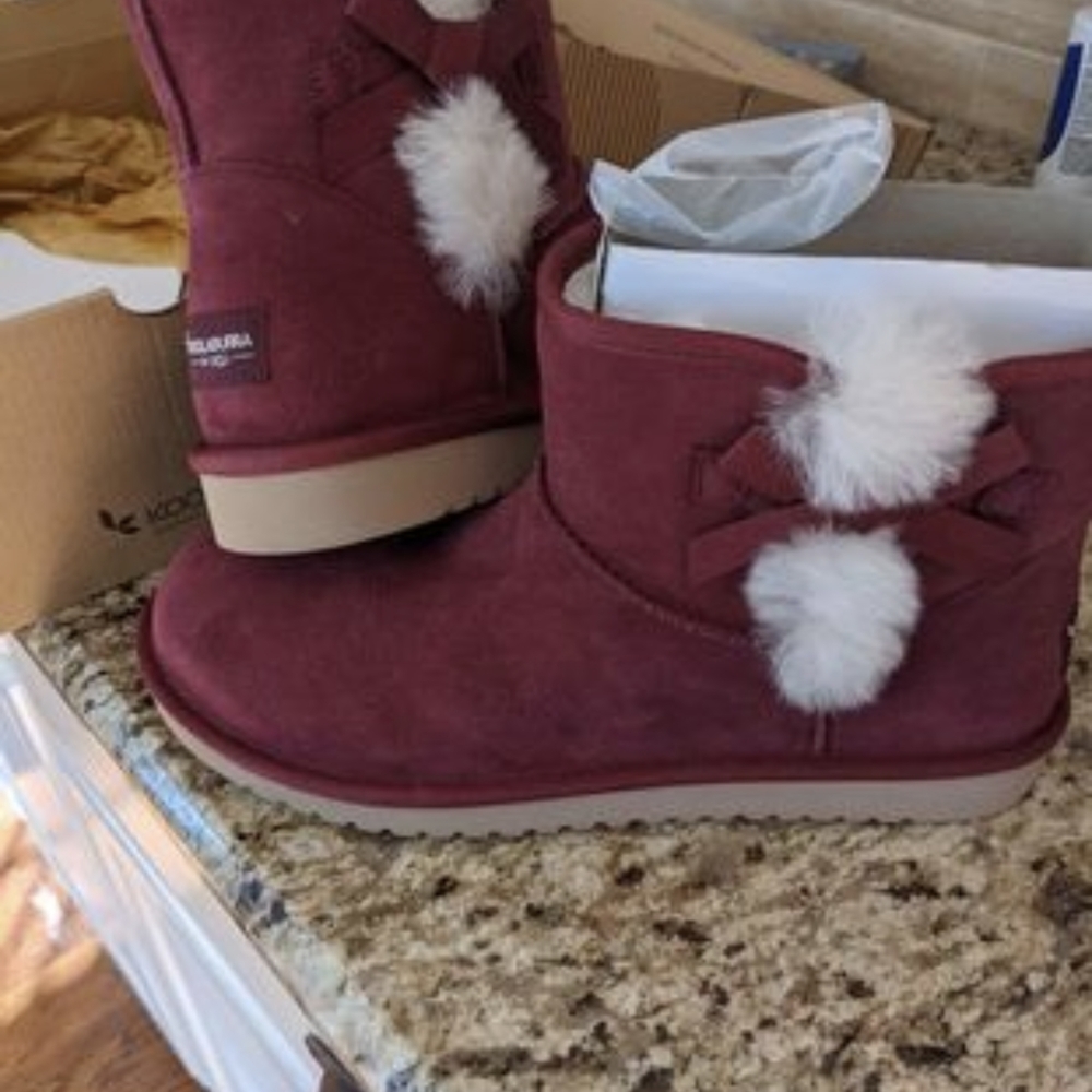 Koolaburra UGGS Size 10 Victoria Mini in maroon